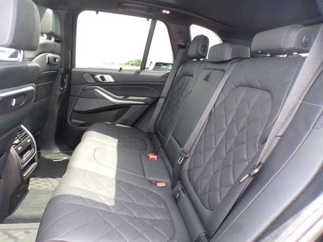 2025 BMW X5 M60i