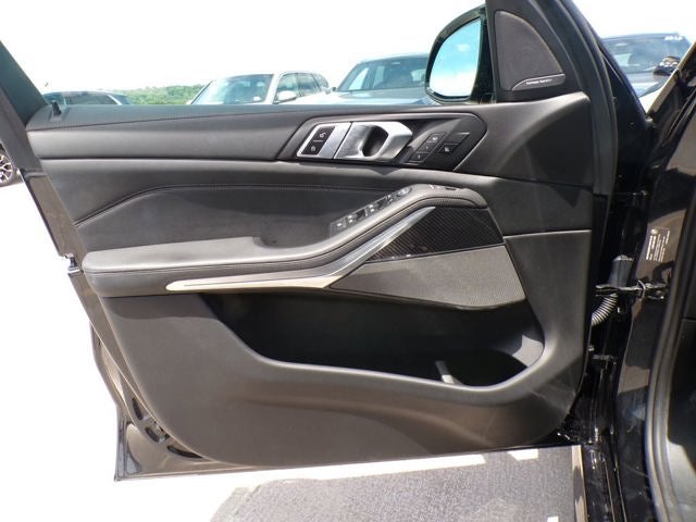 2025 BMW X5 M60i