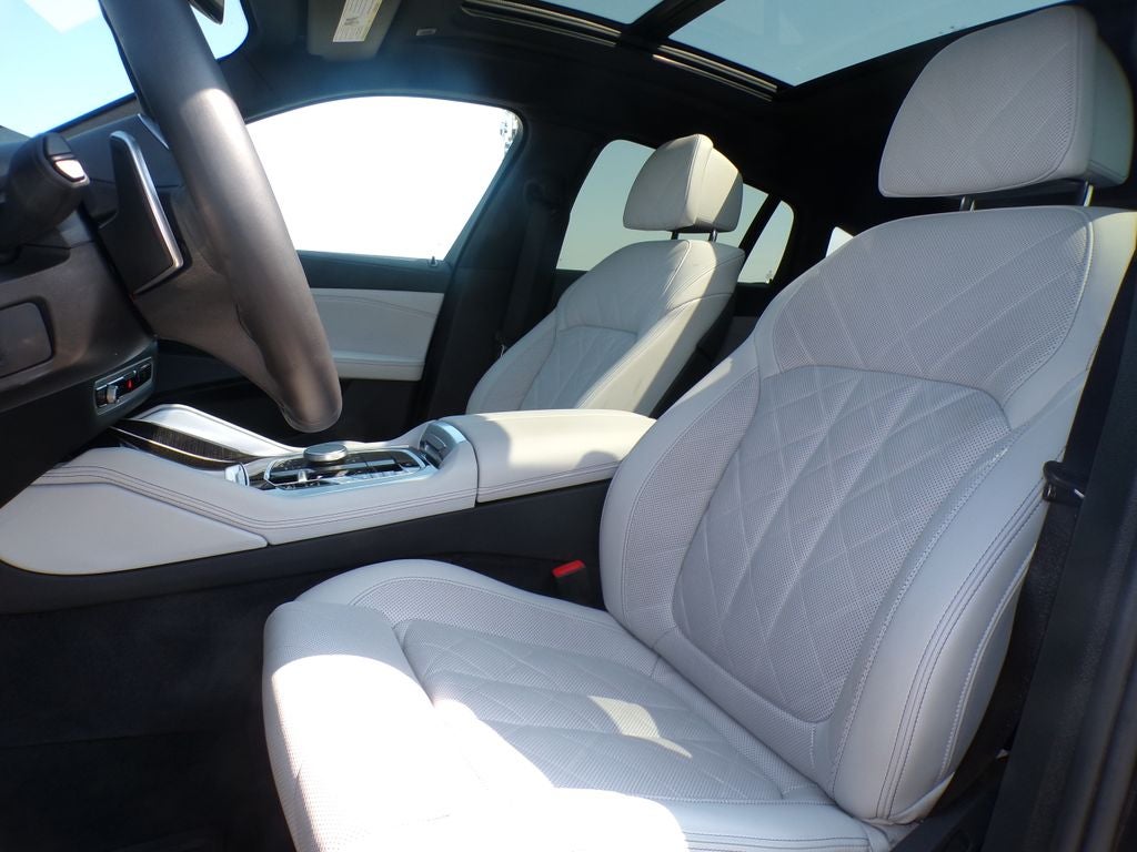 2025 BMW X6 xDrive40i