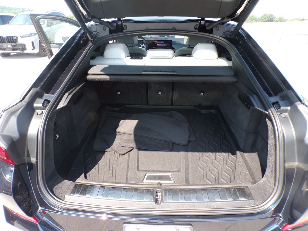 2025 BMW X6 xDrive40i