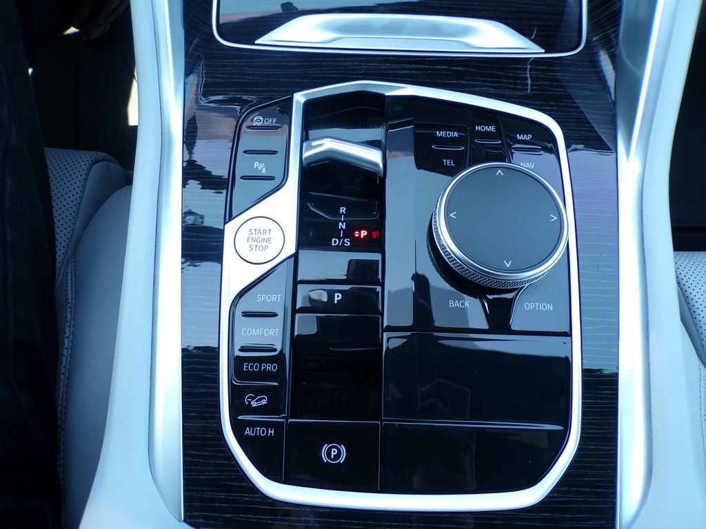 2025 BMW X6 xDrive40i