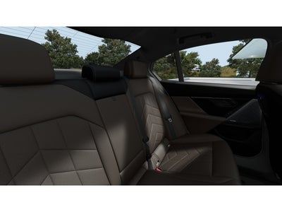 2027 BMW 550e 550e xDrive