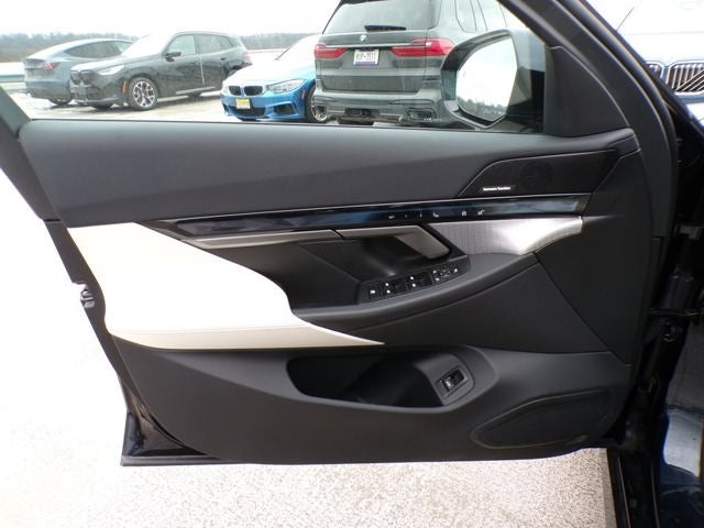 2025 BMW i5 xDrive40 xDrive40