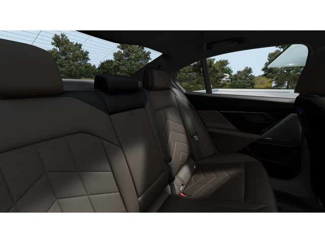 2027 BMW 550e Base