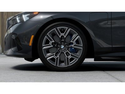 2027 BMW 550e Base